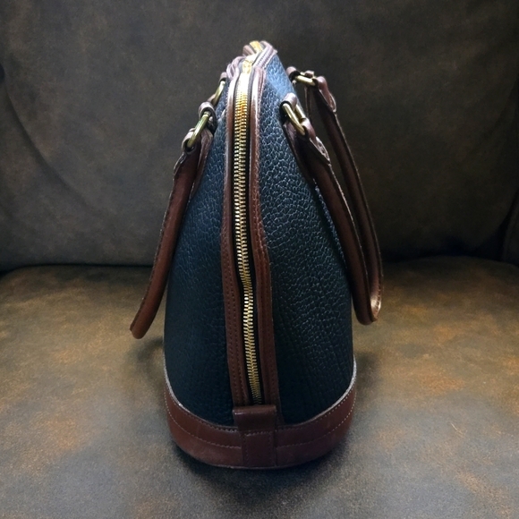 Black Dooney & Bourke Handbag with Brown details and handles - Picture 4 of 14